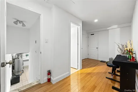 6907 Little Neck Parkway Glen Oaks NY 11004