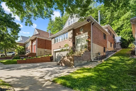 6907 Little Neck Parkway Glen Oaks NY 11004