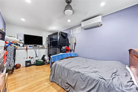 6907 Little Neck Parkway Glen Oaks NY 11004