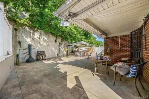 6907 Little Neck Parkway Glen Oaks NY 11004