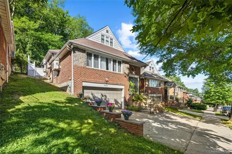 6907 Little Neck Parkway Glen Oaks NY 11004