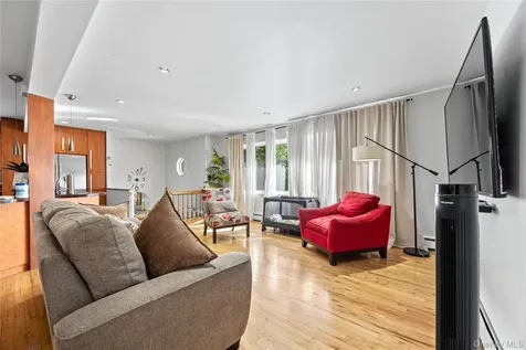 6907 Little Neck Parkway Glen Oaks NY 11004