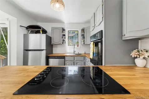 238 Tomahawk Street Yorktown Heights NY 10598