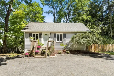 238 Tomahawk Street Yorktown Heights NY 10598