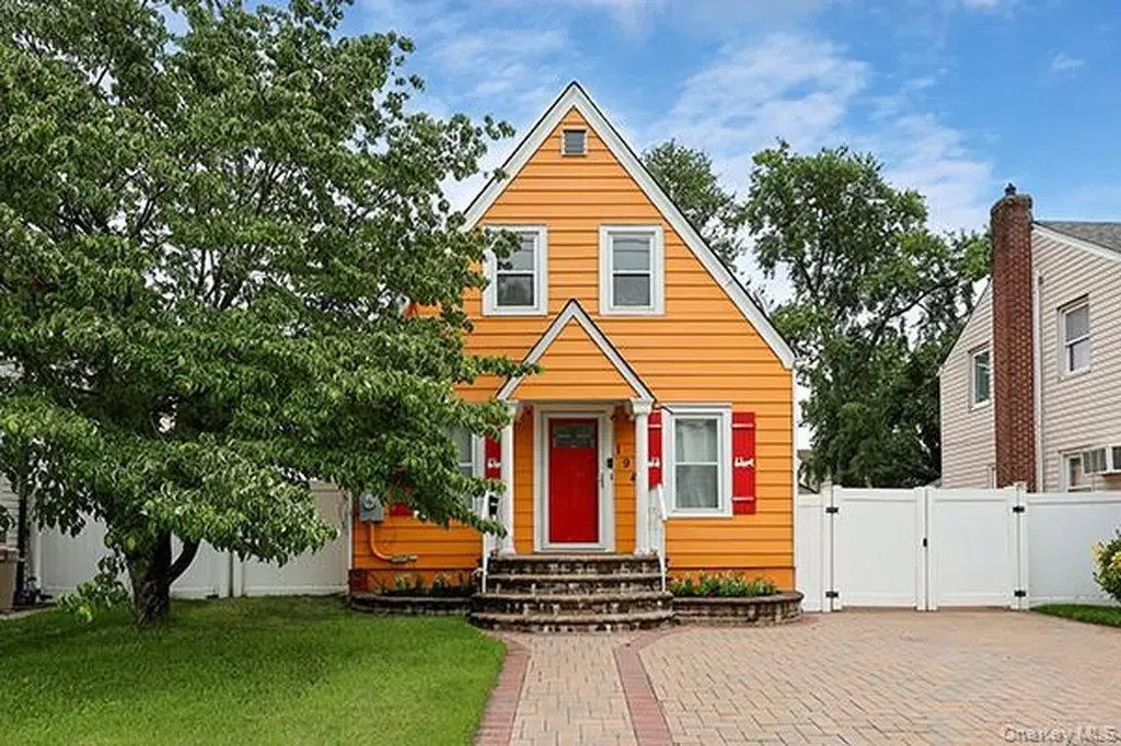 194 Holly Avenue Hempstead NY 11550