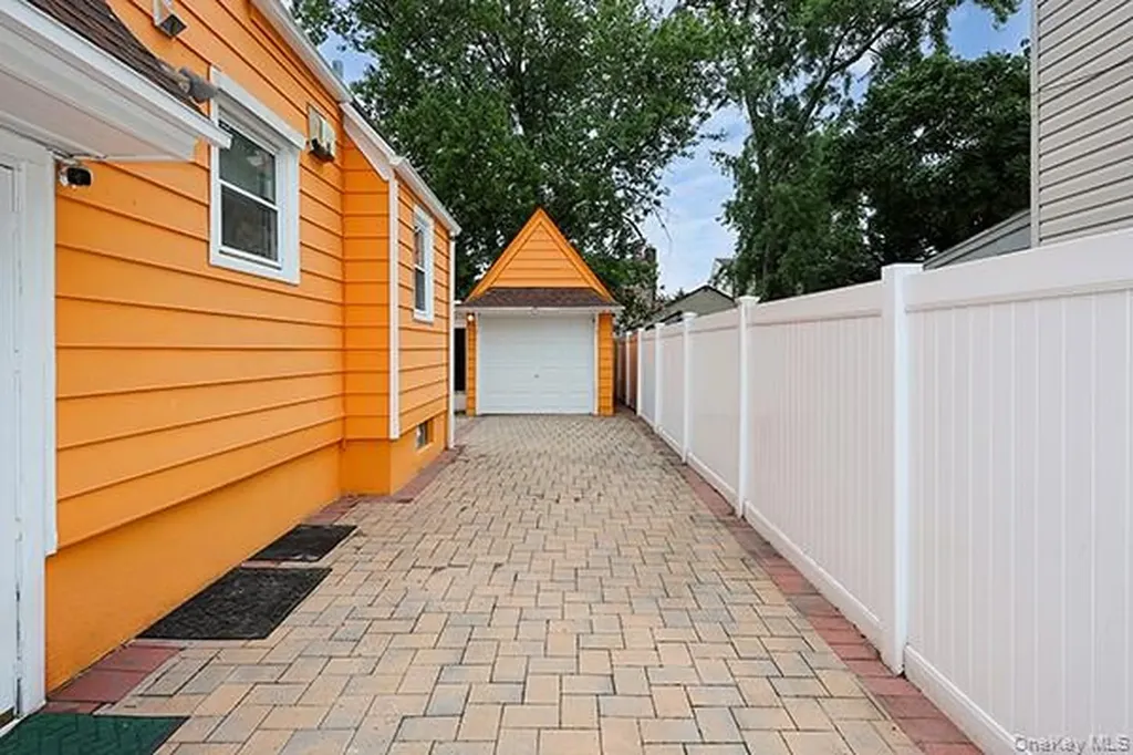 194 Holly Avenue Hempstead NY 11550