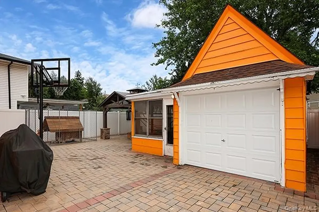 194 Holly Avenue Hempstead NY 11550