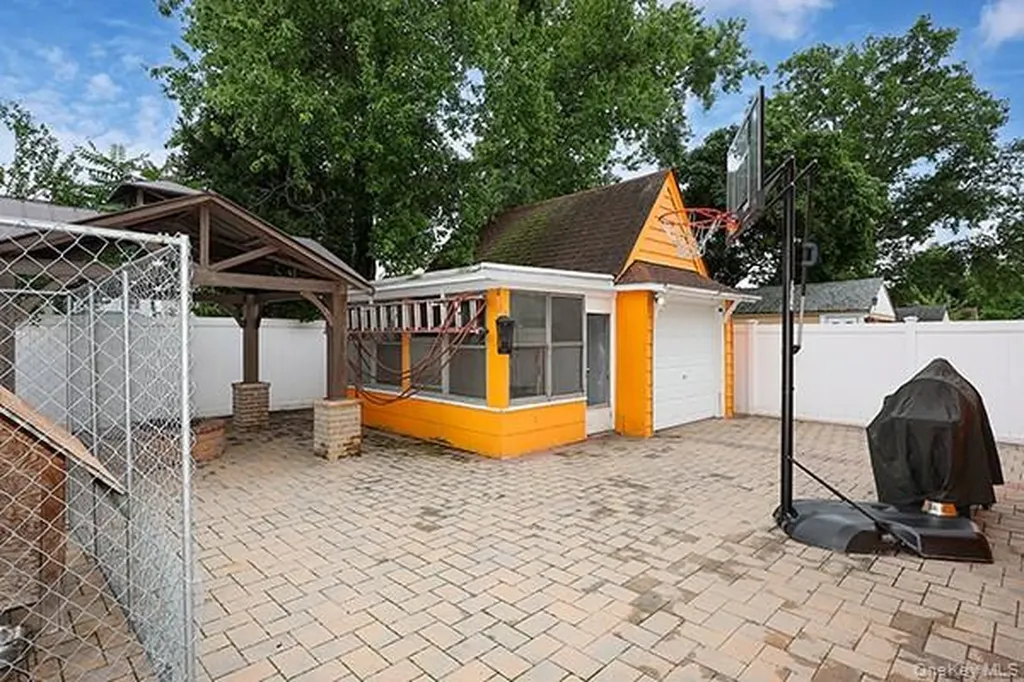 194 Holly Avenue Hempstead NY 11550