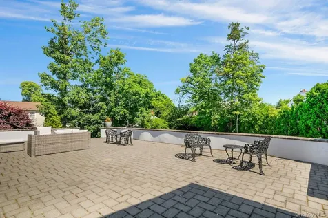 101 Windsor Oval New Rochelle NY 10805