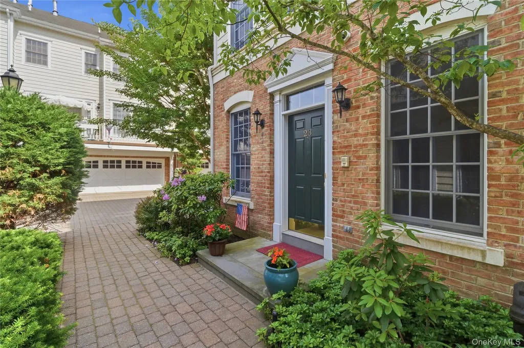 23 Mariners Walk Oyster Bay NY 11771