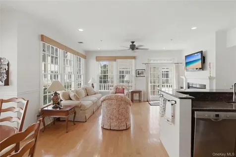 23 Mariners Walk Oyster Bay NY 11771