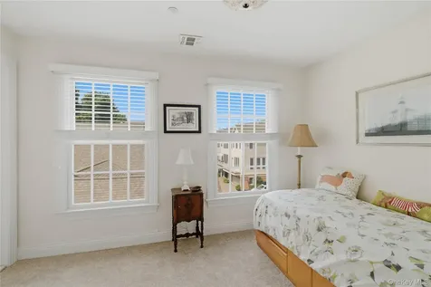23 Mariners Walk Oyster Bay NY 11771