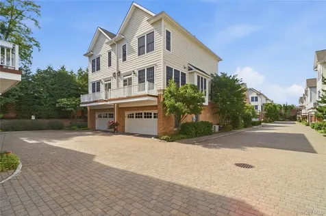 23 Mariners Walk Oyster Bay NY 11771