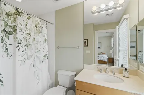 23 Mariners Walk Oyster Bay NY 11771