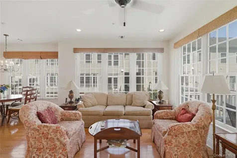 23 Mariners Walk Oyster Bay NY 11771
