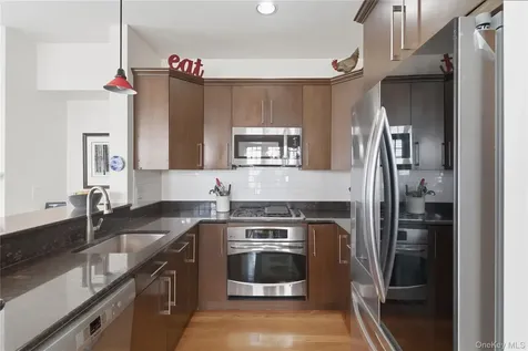 23 Mariners Walk Oyster Bay NY 11771