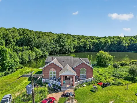 29-35 Bowen Court Holmes NY 10512