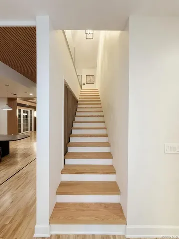 28 Rolling Hill Road Old Westbury NY 11568