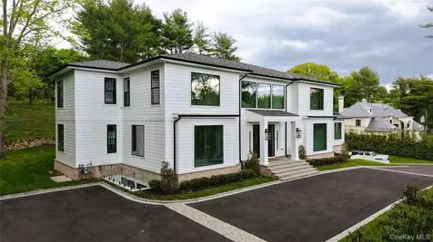 28 Rolling Hill Road Old Westbury NY 11568