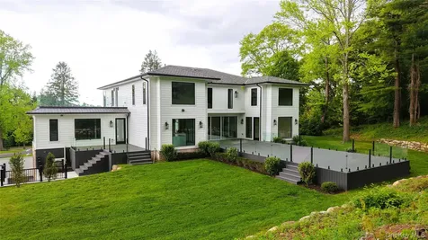 28 Rolling Hill Road Old Westbury NY 11568