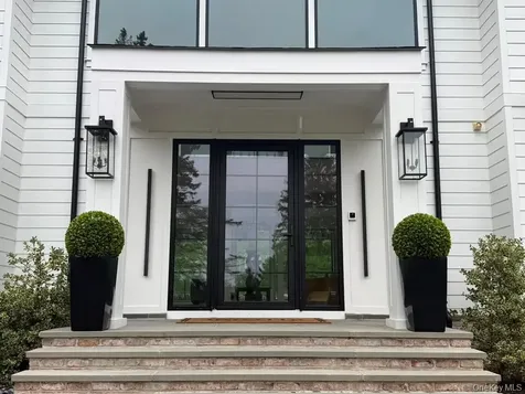 28 Rolling Hill Road Old Westbury NY 11568