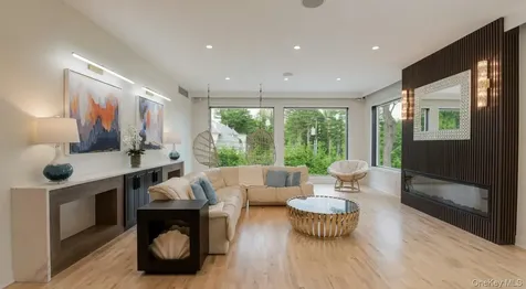 28 Rolling Hill Road Old Westbury NY 11568