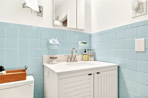 140 Saxon Drive Mamaroneck NY 10543