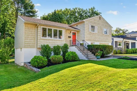 140 Saxon Drive Mamaroneck NY 10543