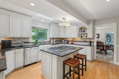 8 Abbey Road Orangeburg NY 10962