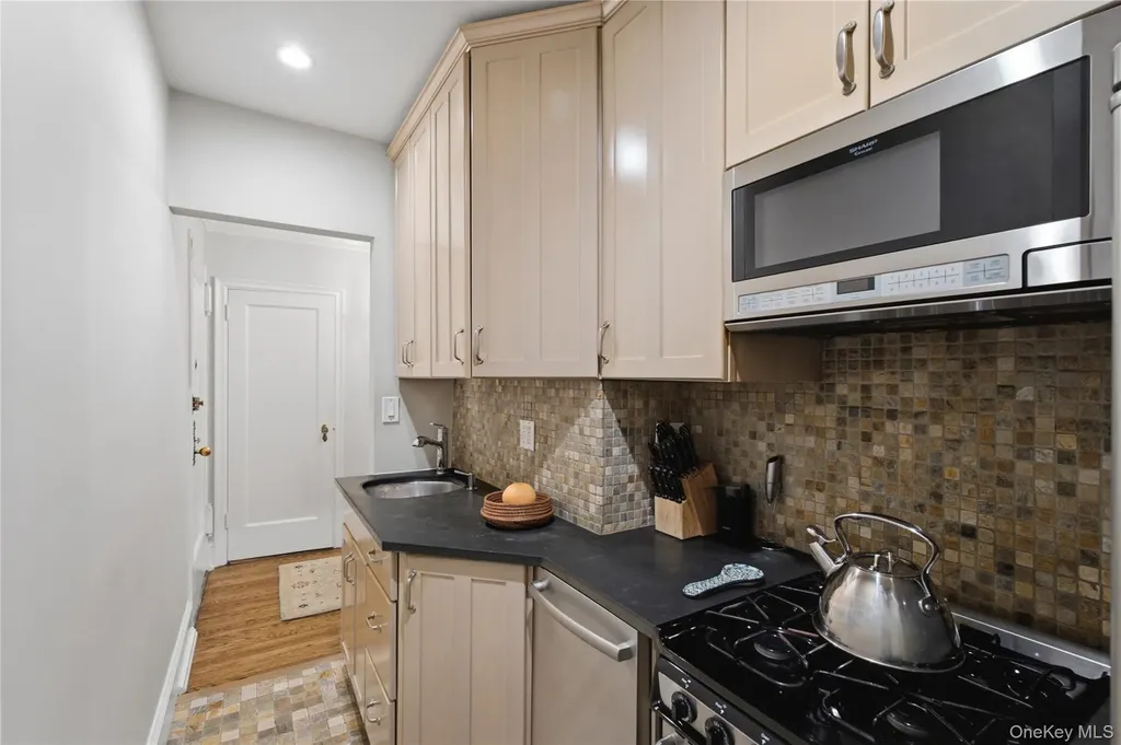 1273 North Avenue New Rochelle NY 10804