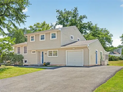 42 Chestnut Oval Orangeburg NY 10962