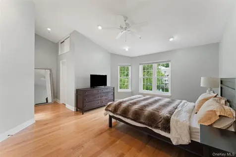611 Pondside Drive White Plains NY 10607