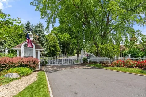 611 Pondside Drive White Plains NY 10607