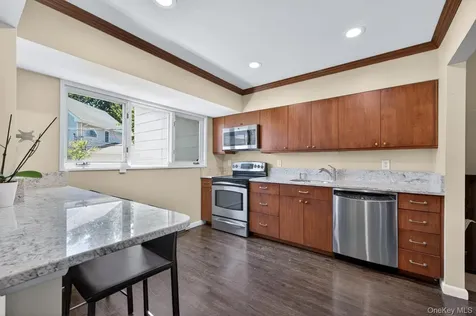 4 Gates Avenue Plainview NY 11803