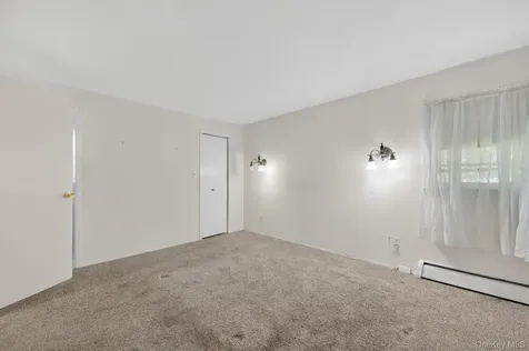 4 Gates Avenue Plainview NY 11803