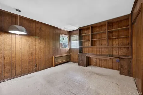 4 Gates Avenue Plainview NY 11803