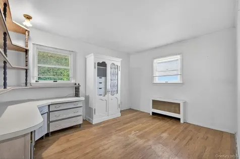 4 Gates Avenue Plainview NY 11803