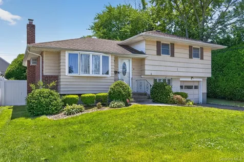 4 Gates Avenue Plainview NY 11803