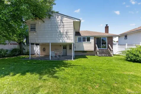 4 Gates Avenue Plainview NY 11803