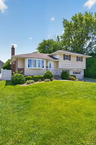 4 Gates Avenue Plainview NY 11803