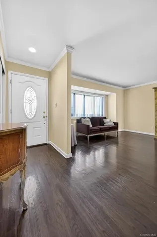 4 Gates Avenue Plainview NY 11803