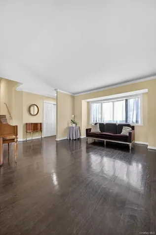 4 Gates Avenue Plainview NY 11803