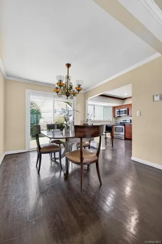 4 Gates Avenue Plainview NY 11803