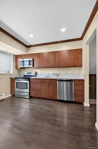 4 Gates Avenue Plainview NY 11803