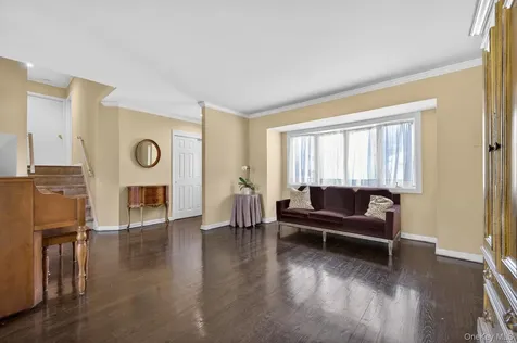 4 Gates Avenue Plainview NY 11803