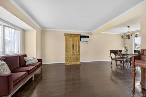 4 Gates Avenue Plainview NY 11803