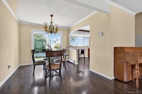 4 Gates Avenue Plainview NY 11803