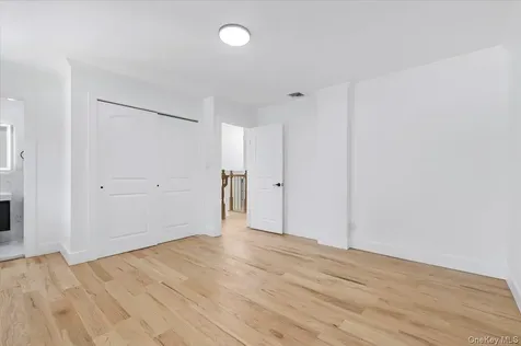 77 Bounty Lane Jericho NY 11753