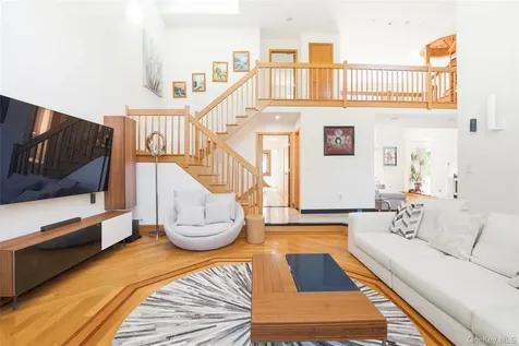 4 Old House Lane Chappaqua NY 10514