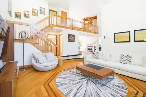 4 Old House Lane Chappaqua NY 10514